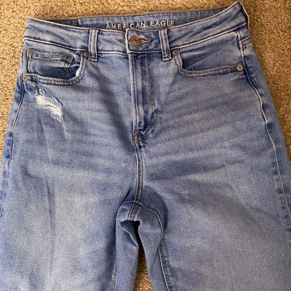 American Eagle Stretch Mom Jeans Medium Wash - Picture 12 of 16